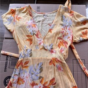 Billabong yellow floral dress. Small. Excellent condition.